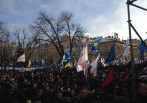 В Львове демонстранты захватили областную администрацию