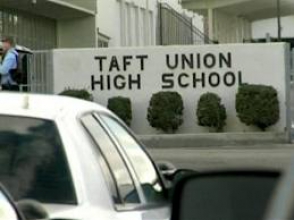 В США неизвестные открыли стрельбу во дворе школы