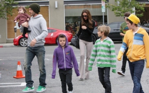 Дэвид Бекхэм расслабляется при помощи «Лего»