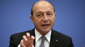 Президента Румынии оштрафовали за оскорбление цыган