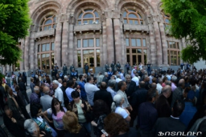 «Նաիրիտի» աշխատակիցներին թույլ չեն տալիս գործարանից դուրս գալ և միանալ բողոքի ակցիային