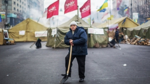 Оппозиция Украины начала освобождать улицу Грушевского и здание мэрии