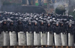 В центре Киева вновь вспыхнули столкновения между протестующими и силовиками