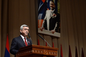 Վազգեն Սարգսյանի նկարի տակ (տեսանյութ)