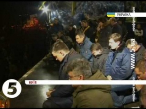 Կիևում զոհված ցուցարարներին, «Փա՛ռք հերոսներին» վանկարկումների ներքո, վերջին հրաժեշտն են տվել