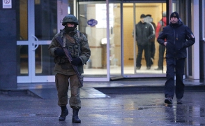 Զինված մարդիկ ռուսական դրոշներով ներխուժել են Սևաստոպոլի «Բելբեկ» օդանավակայան
