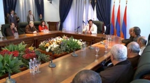 Գագիկ Ծառուկյանը հանդիպել է տաքսիստների հետ (տեսանյութ)