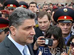 Ցուցարարները Տիգրան Սարգսյանի հետևից բղավել են՝ «դիշովկա, սրիկա, հանցագործ»(տեսանյութ)