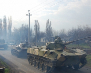 Киев направил к Славянску тяжелую бронетехнику