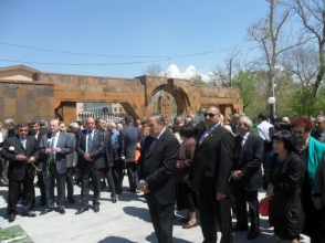 Представители АНК во главе с Левоном Тер-Петросяном посетили Пантеон