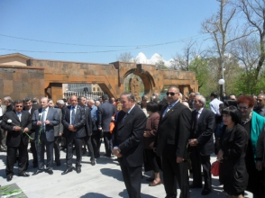 Представители АНК во главе с Левоном Тер-Петросяном посетили Пантеон