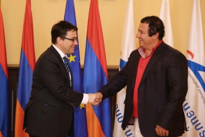 Гагик Царукян встретился с главой делегации ЕС в Армении