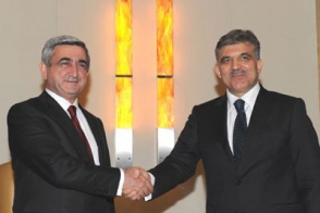 Ուշադրությու՛ն, դռները փակվում են։ Հաջորդ կանգառը «Հայրենասիրական»։ Վերջի՛ն կանգառն է։