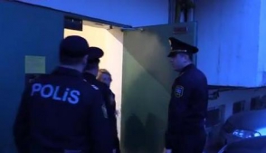 В Азербайджане полицейский наблюдал, как правозащитница справляет естественные нужды