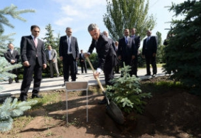 Президент Швейцарии почтил память жертв Геноцида армян