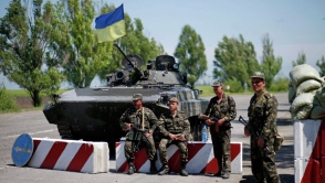 Украинские силовики штурмуют штаб ДНР в Мариуполе