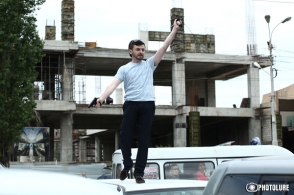 Շանթ Հարությունյանի դատավարությունից առաջ կրակած երիտասարդը կալանավորված է