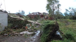 Փոթորիկը տակնուվրա է արել ողջ Վարդենիսը. 1000-ից ավելի բնակիչներ հայտնվել են փողոցում