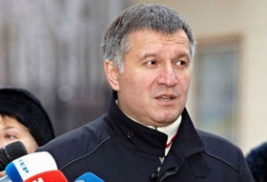 Силовики применят к ополченцам в Славянске самые жесткие меры – Аваков