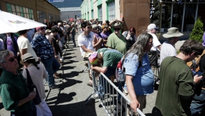 Վաշինգտոնի քաղաքացիները մարիխուանայի հերթ են կանգնել