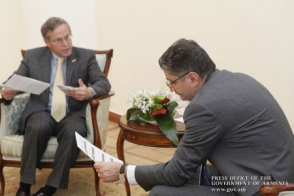 Օլիգարխ թութակի շարքային թութակները