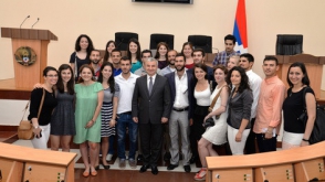 ԼՂՀ ԱԺ նախագահն ընդունել է սփյուռքահայ երիտասարդների