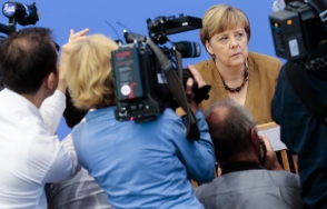 Меркель считает преждевременным разговор о новых санкциях в отношении России