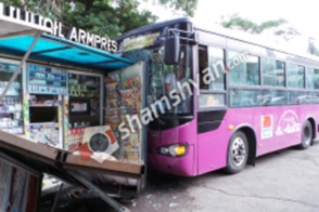 Երևանում մարդատար ավտոբուսը մխրճվել է «Հայմամուլի» կրպակի մեջ