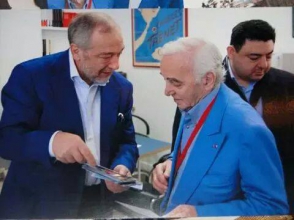 Шарль Азнавур призвал власти России изменить меру пресечения в отношении Левона Айрапетяна