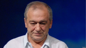 Մենք ուղղակի ազգովին կամաչենք նրա համար, որ մեր երկիրը ղեկավարում է այս հոգով ու մտքով պուճուր մարդը