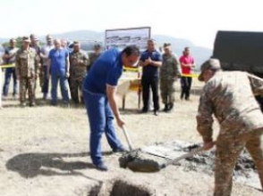 ԼՂՀ նախագահը մասնակցել է ՊԲ զինծառայողների համար նոր թաղամասի հիմնարկեքին