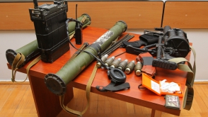 Ադրբեջանցի դիվերսանտներից առգրավված զենքերը(լուսանկարներ)