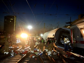 В Германии столкнулись пассажирский и товарный поезда (видео)