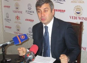 Վ. Կարապետյան. «Մնում է, որ առանց Ղարաբաղի ստորագրության` Սերժ Սարգսյանը որևէ բան չստորագրի»