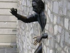 Էս խելքին ենք, որ էս օրին ենք