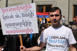 «Դ!եմ եմ» անդամ. «Սահմանադրական բարեփոխումներ իրականացնելով՝ Սերժ Սարգսյանը ցմահ աթոռ է իր համար ստեղծում»