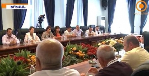 Прошло совместное заседание фракций ППА в Совете старейшин Еревана и НС
