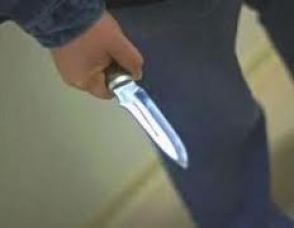 Հոգեկան հիվանդությամբ տառապողը դանակի 3 հարված է հասցրել աշխատանքի շտապող տղամարդուն (տեսանյութ)