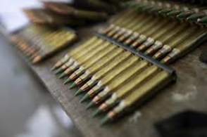 Порошенко запретил экспорт в Россию товаров военного назначения