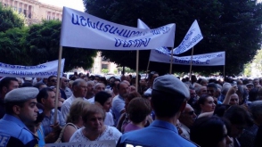 Работники завода «Наирит» проводят акцию протеста