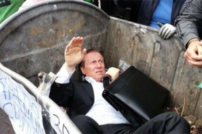 Ուկրաինացի պատգամավորին աղբարկղն են նետել