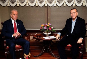 Байден извинился перед Эрдоганом за слова о помощи ИГ со стороны Турции