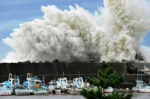 Около 1 млн. жителей Японии рекомендовано эвакуироваться из-за тайфуна