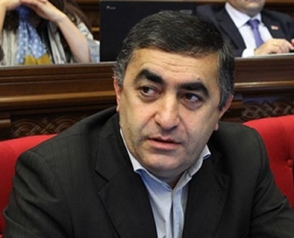 Արմեն Ռուստամյանը չի ուզում Սերժ Սարգսյանին դատի, որ չդատվի