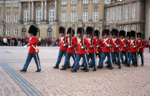 Լոնդոնում թագավորական գվարդիան կպահպանեն զինված պարեկները