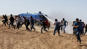 Сирия назвала нарушением суверенитета пропуск курдов в Кобани через границу с Турцией
