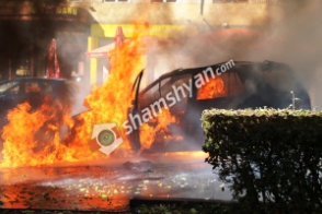 Արտակարգ իրավիճակ Երևանում. Աբովյան փողոցում կրակի է մատնվել Mercedes ML-ը. կա վիրավոր