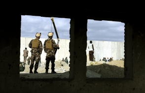 Աֆղանստանում աշխատավարձի ուշացման պատճառով ոստիկանները սկսել են վաճառել իրենց զենքը