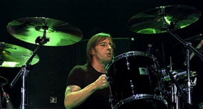 Ударника AC/DC обвиняют в организации убийства