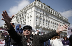 Греческие телеканалы и радиостанции объявили забастовку